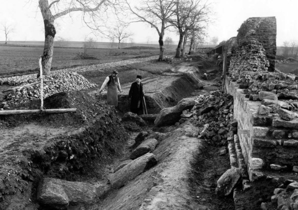 Avenches, fouilles au mur d’enceinte en 1907 Avenches, fouilles au mur d’enceinte en 1907